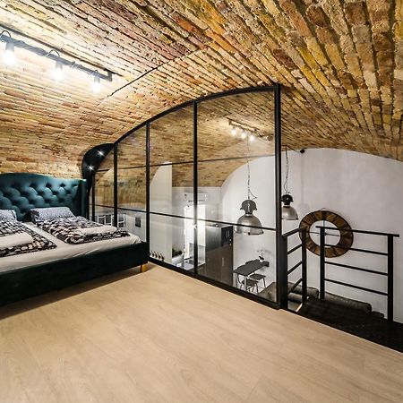 Spacious Loft In The Heart Of Downtown Boedapest Buitenkant foto