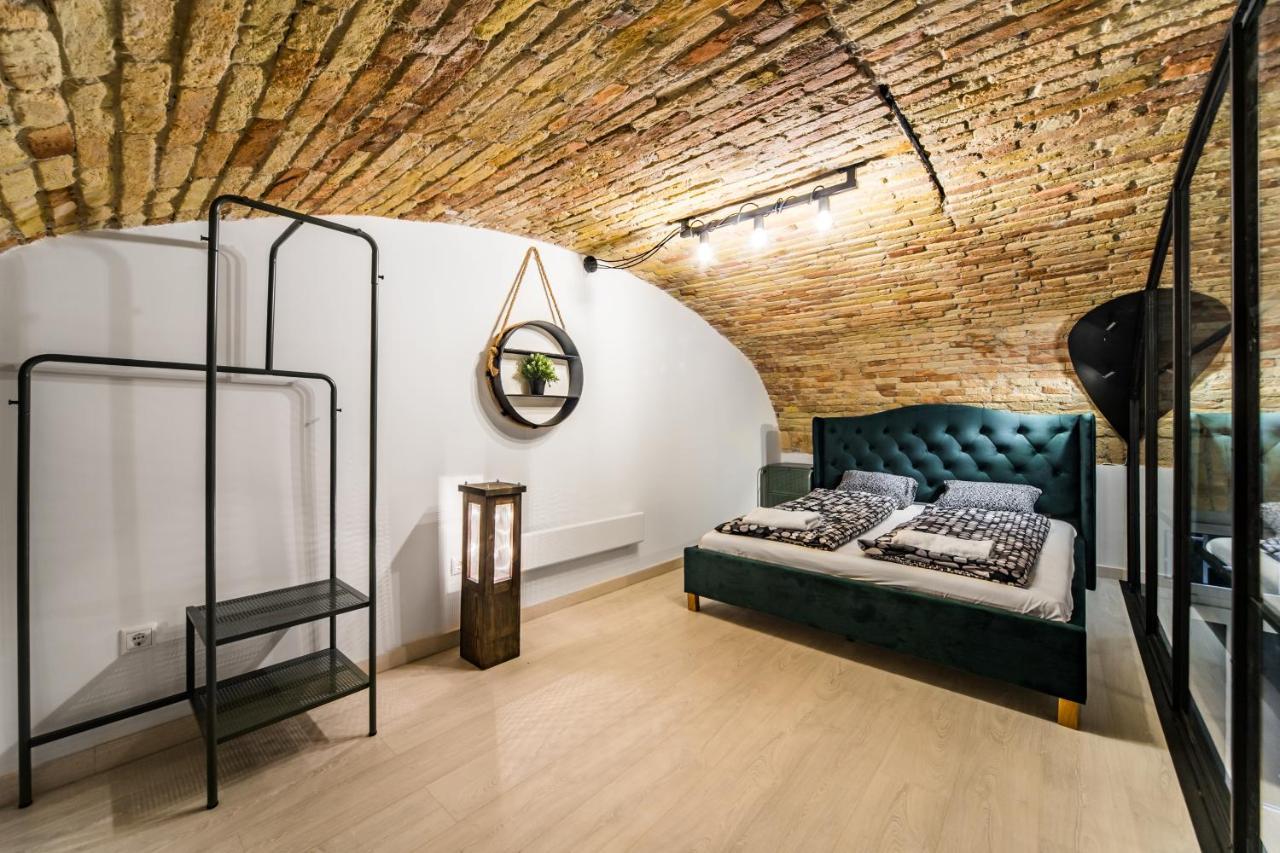 Spacious Loft In The Heart Of Downtown Boedapest Buitenkant foto