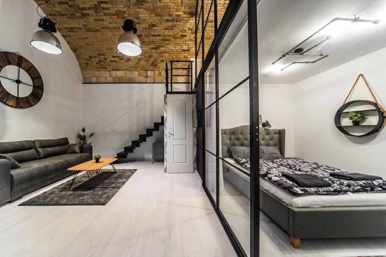 Spacious Loft In The Heart Of Downtown Boedapest Buitenkant foto