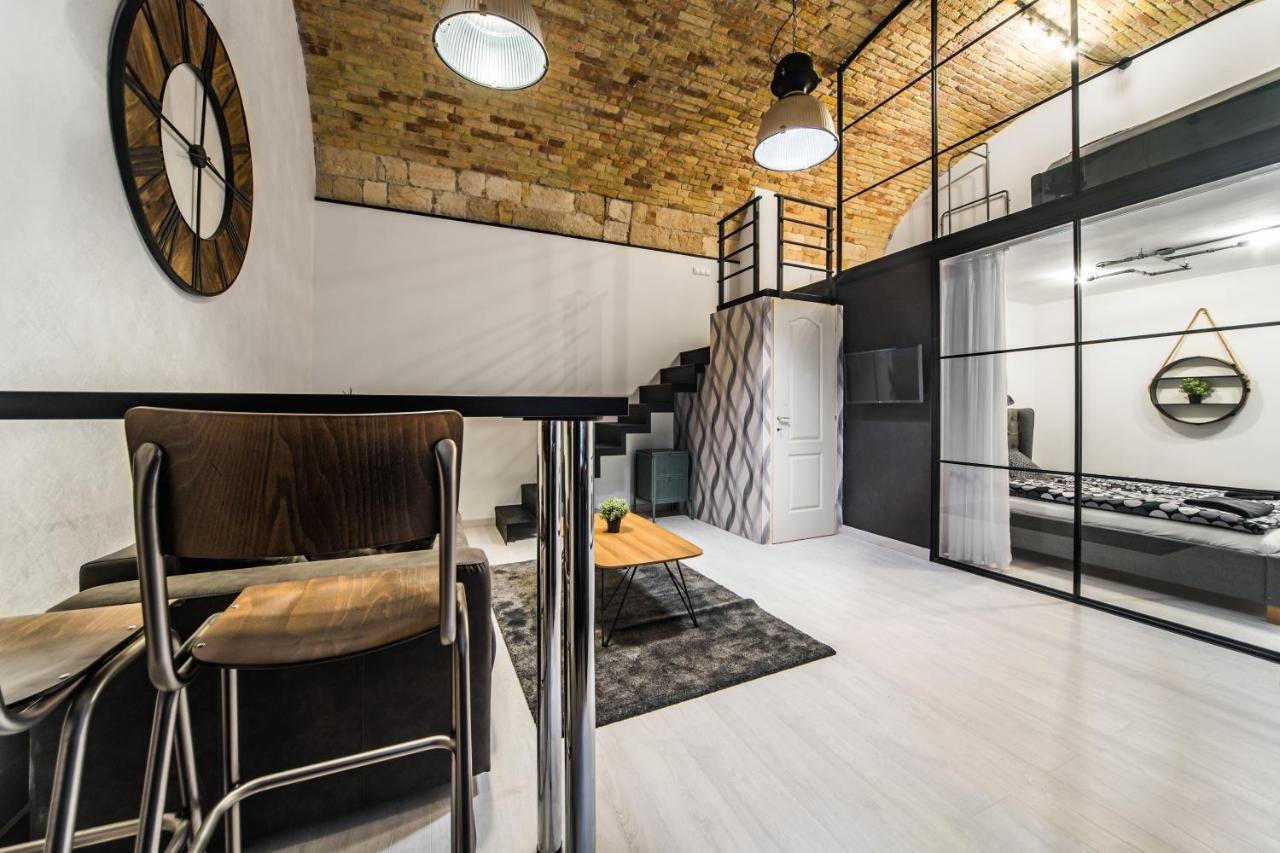 Spacious Loft In The Heart Of Downtown Boedapest Buitenkant foto